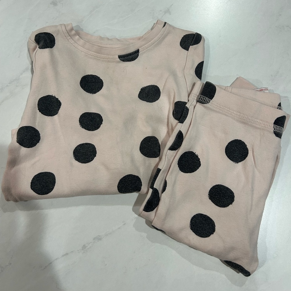 Girls 12-18 Months  PJS - Has Wear